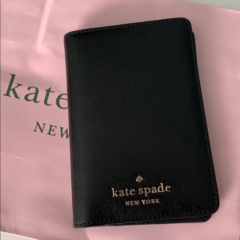 Kate Spade Passport case in Black Leather. NWT